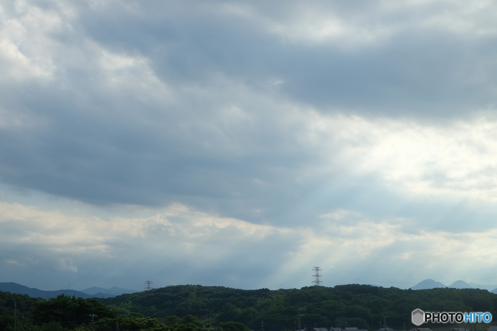 雲間からさす光