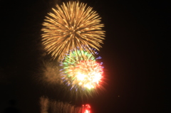 花火大会　大きく小さく