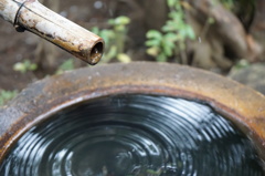 日本庭園の竹水栓
