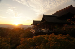 夕日に染まる清水寺