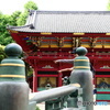 指さす先は？(根津神社)