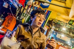 考えうる限り最高にドンピシャな飲み屋さんに、初めて入った時の男の図。