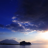 桜島と朝日と豪華客船