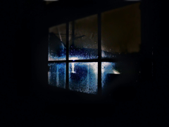 雨　窓　