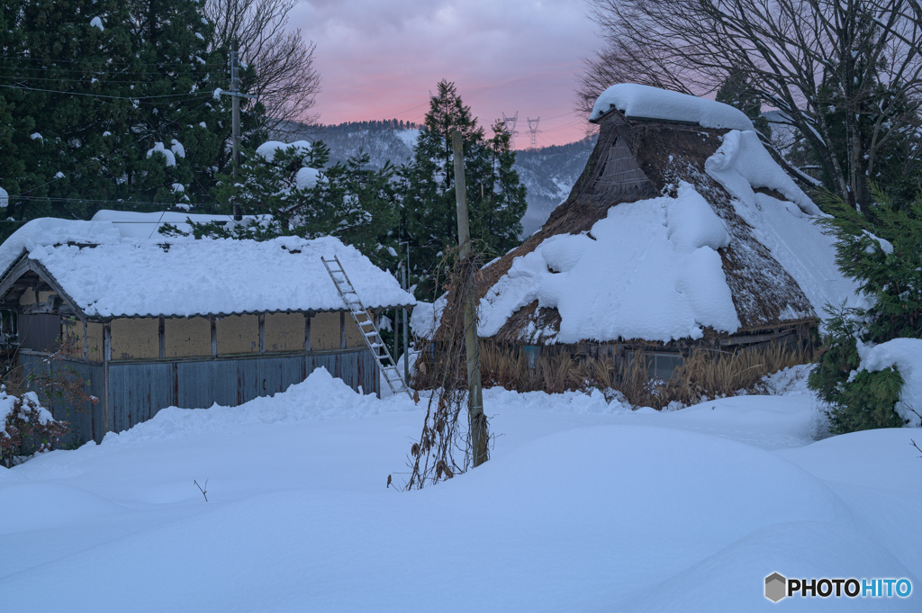 雪の中の隠れ里