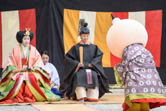 お内裏様とお雛様、2人並んですまし顔・・・じゃない