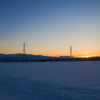 夕焼けと山と雪原