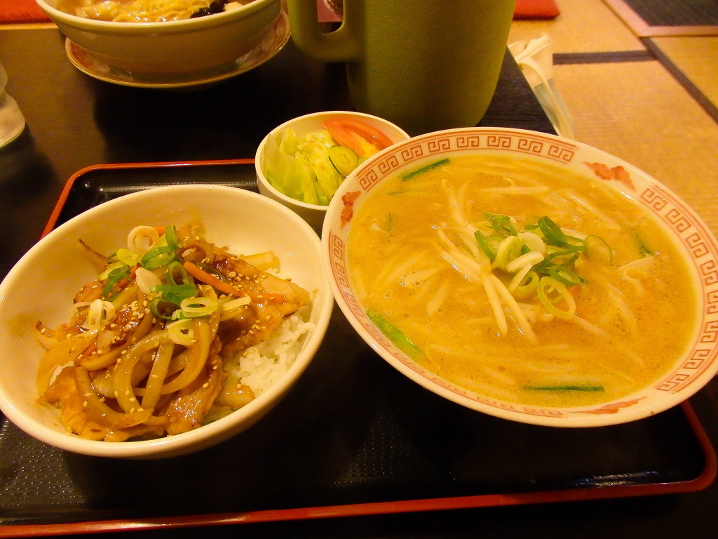 味噌ラーメンと焼肉丼定食