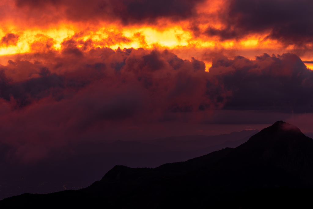 横手山より夕焼けを