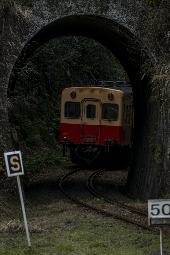 トンネルの奥に
