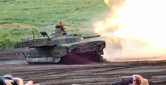 富士総合火力演習2014  10式戦車 火炎2
