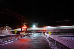 夜の踏切