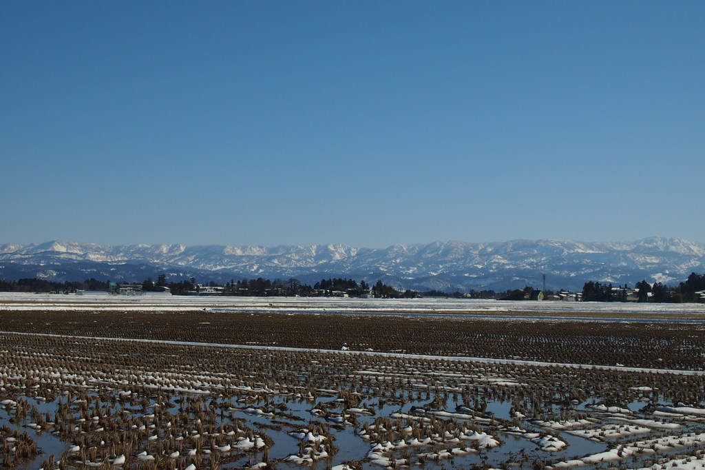 雪山と田園