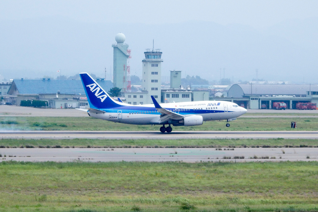 小松空港  ANA ボーイング737
