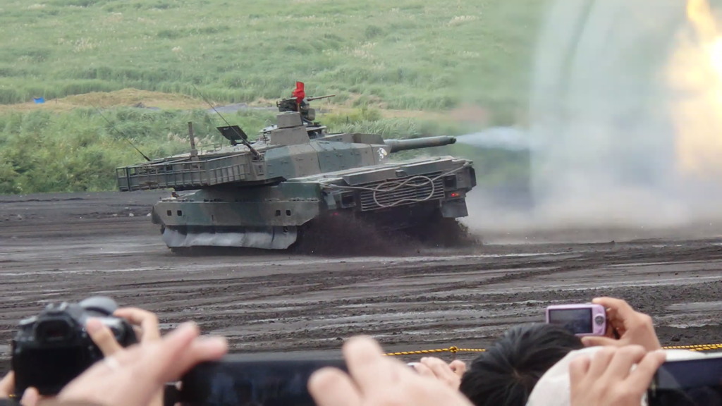 富士総合火力演習2014 10式戦車 ソニックブーム!?