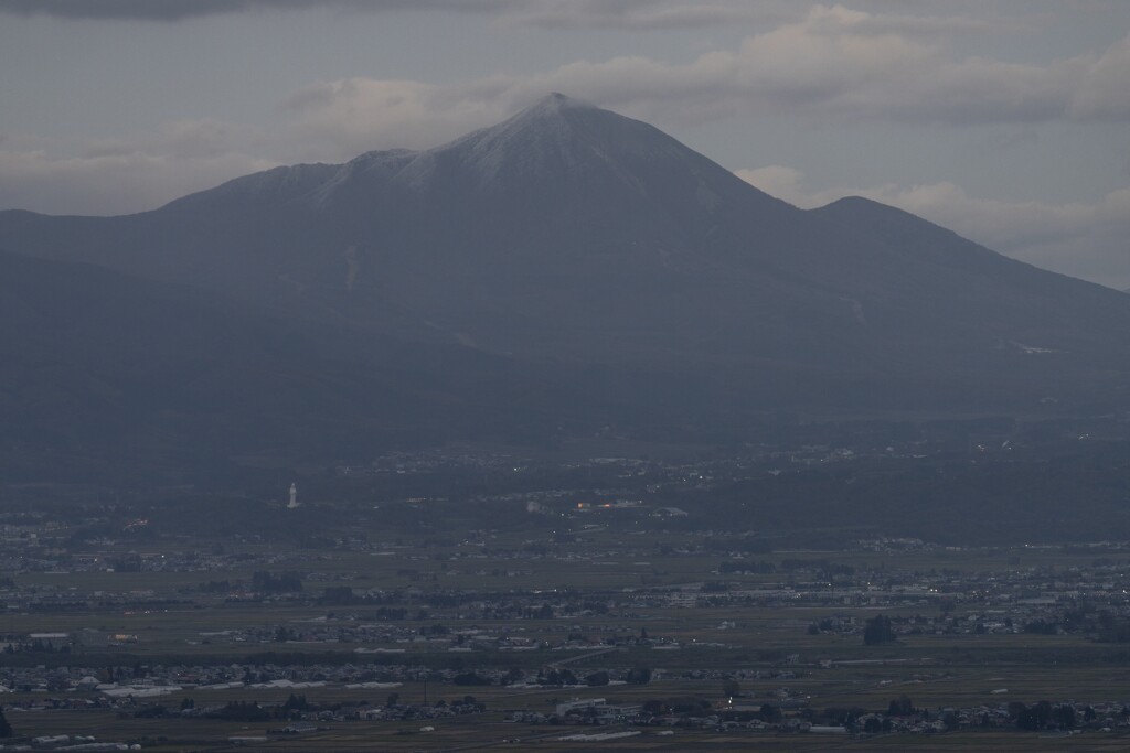 夕暮れと会津盆地と山