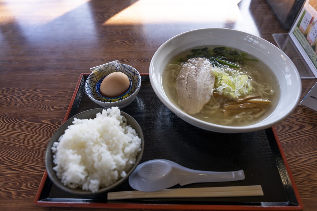 山塩ラーメンとTKGセット