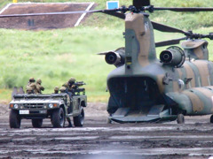 富士総合火力演習2014 CH-47と高機動車