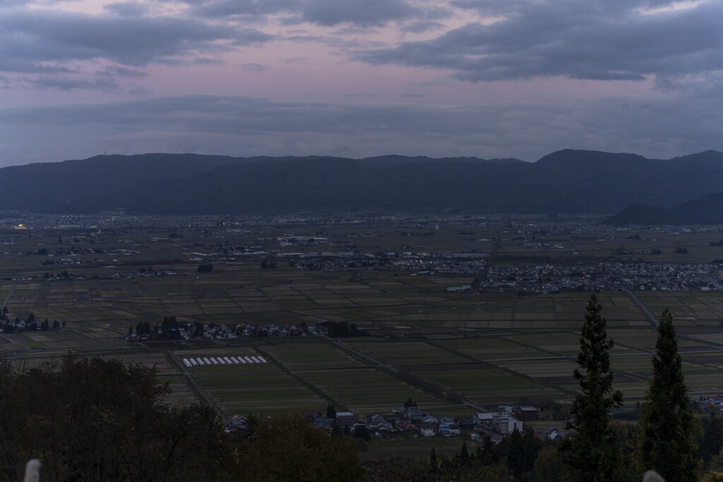 会津盆地の夕暮れ
