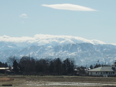 雲のかかる山