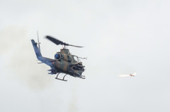 AH-1S  TOW発射