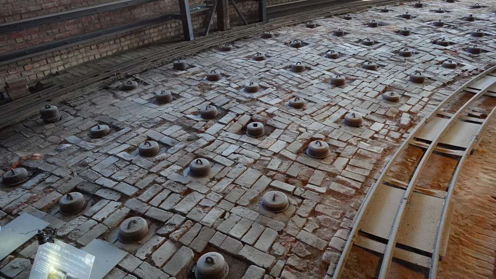 旧下野煉化製造会社煉瓦窯 投炭孔