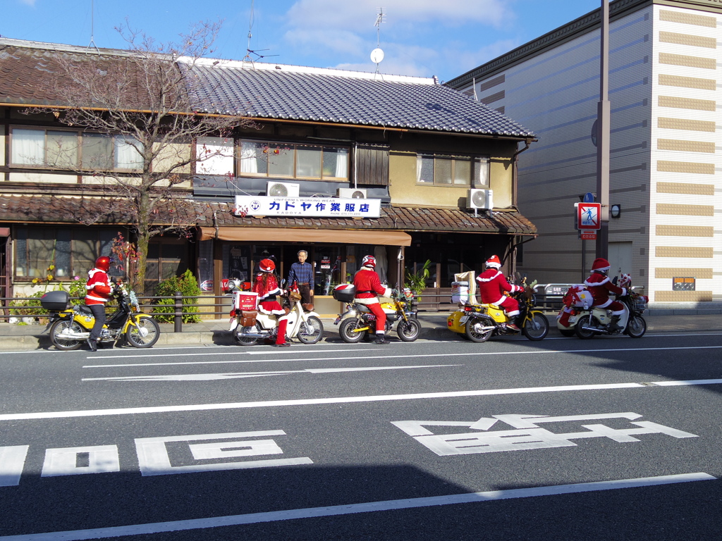 サンタが街にやってくる