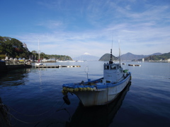 漁船と富士山