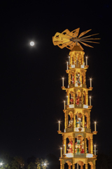 月とピラミッド