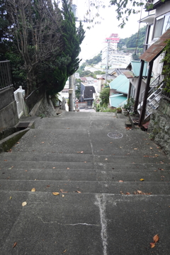 参考：伊豆山神社からの下り階段