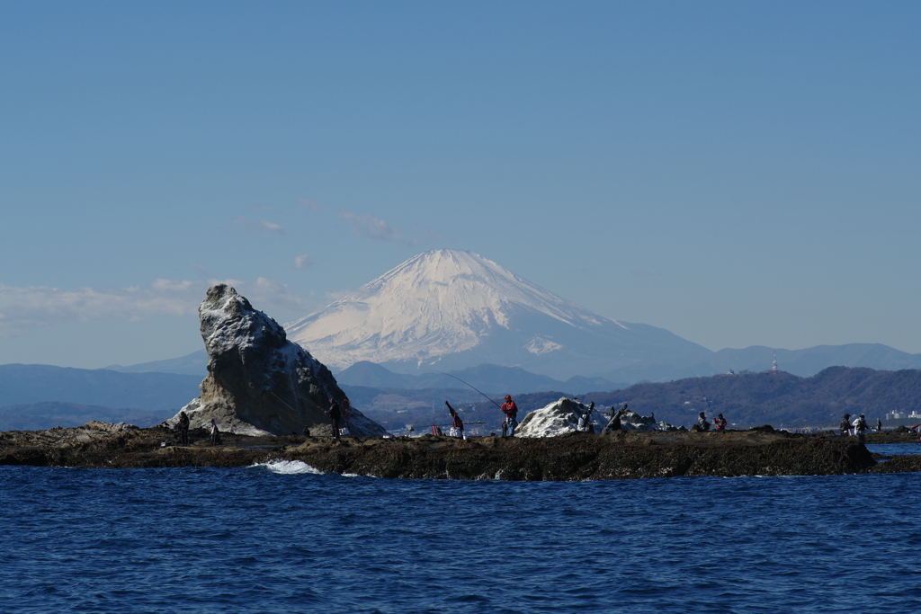 近くに烏帽子岩