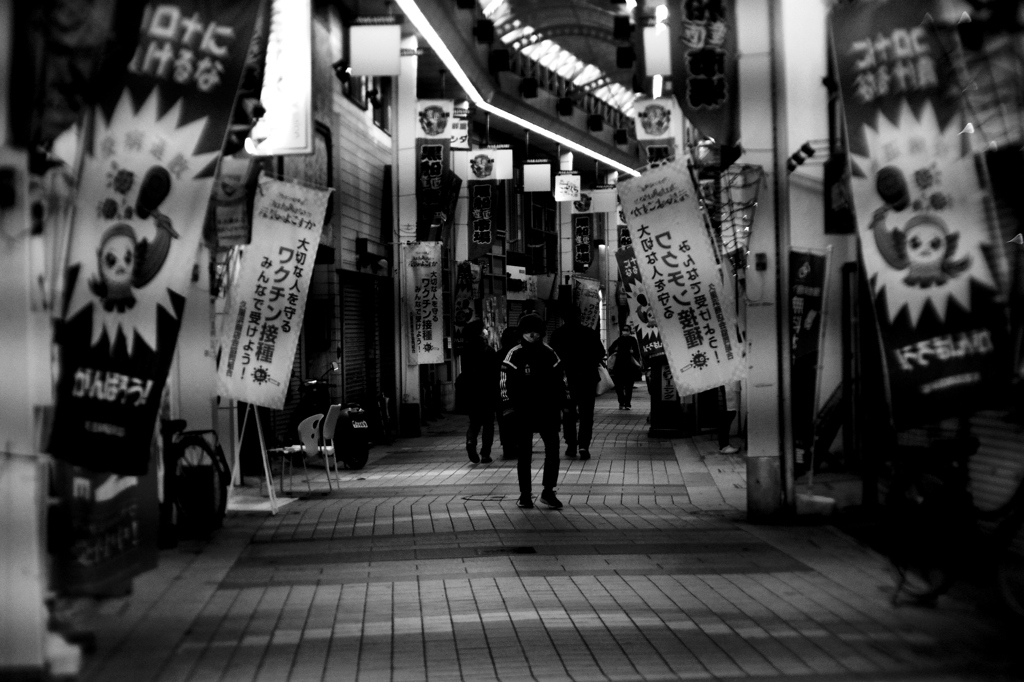耐える商店街