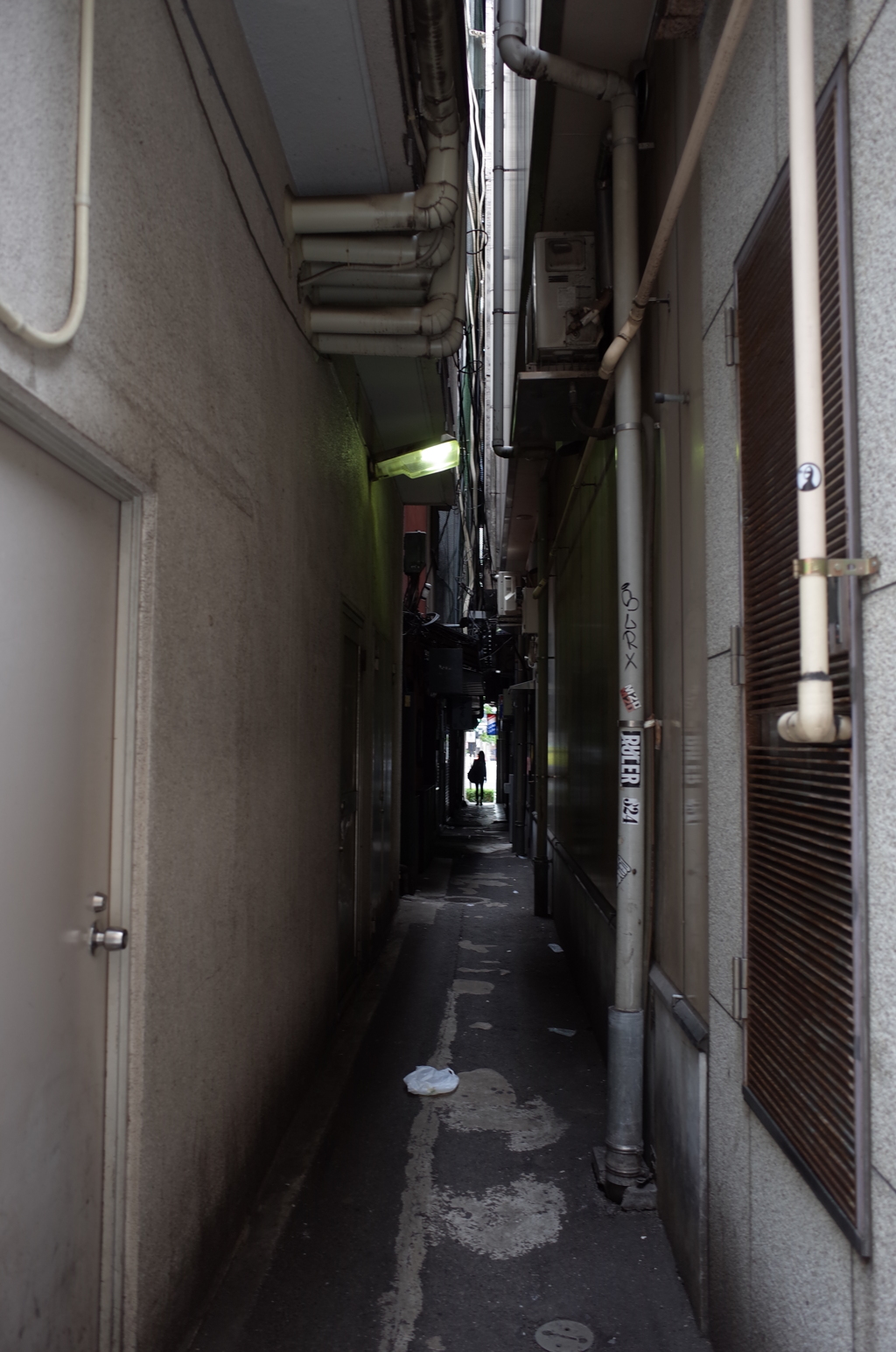 借りてきたGRIIで　01:いつもの路地スナップ