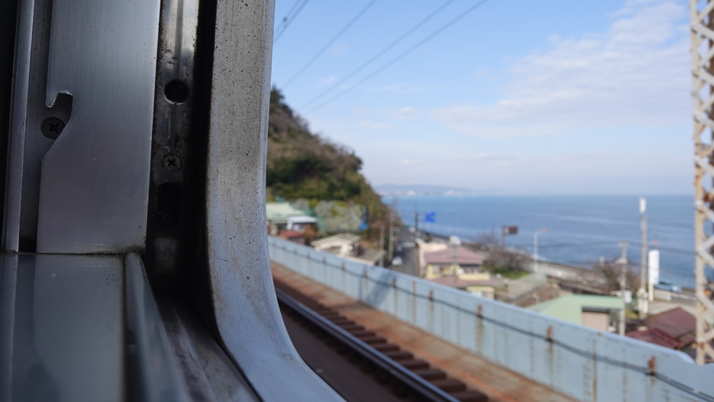 窓の開く特急