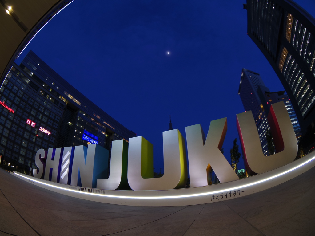 SHINJUKU - 買ったばかりの03FishEyeで