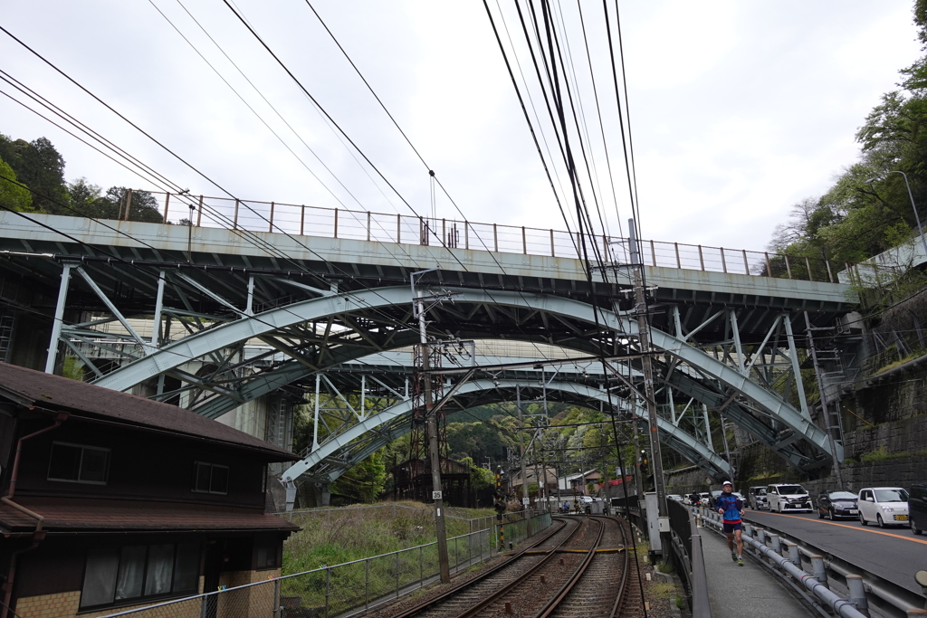 逢坂山を越える