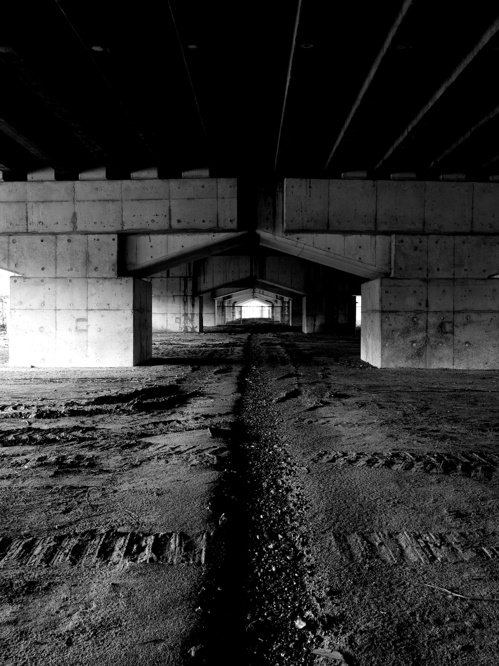 雨垂れ中央分離帯