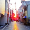 飲み屋街の夕日