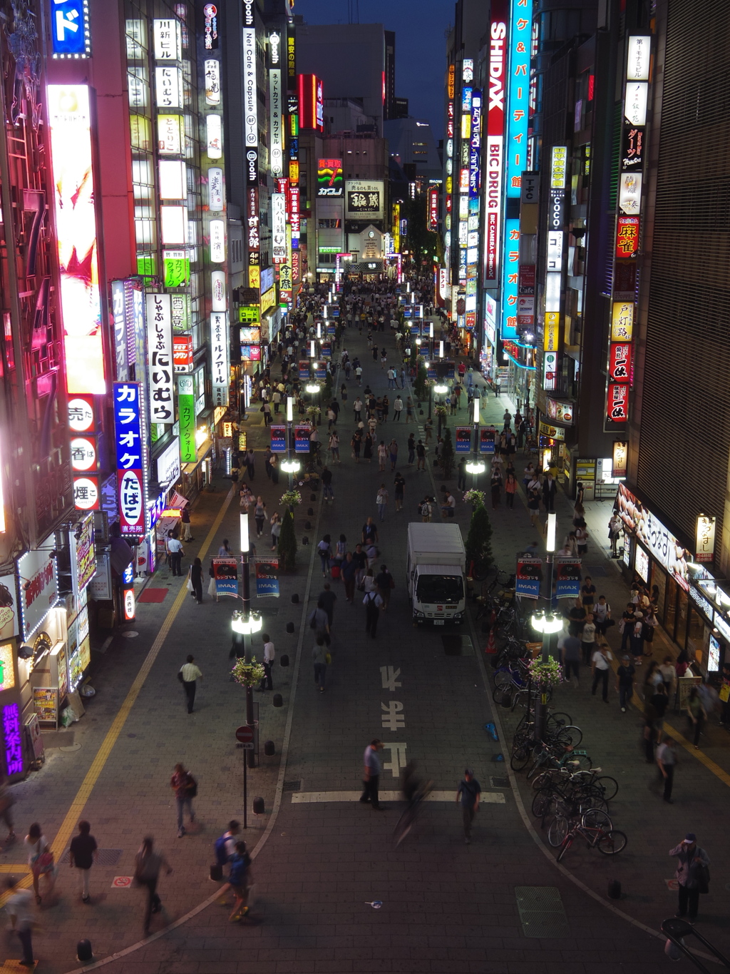 歌舞伎町メインストリート