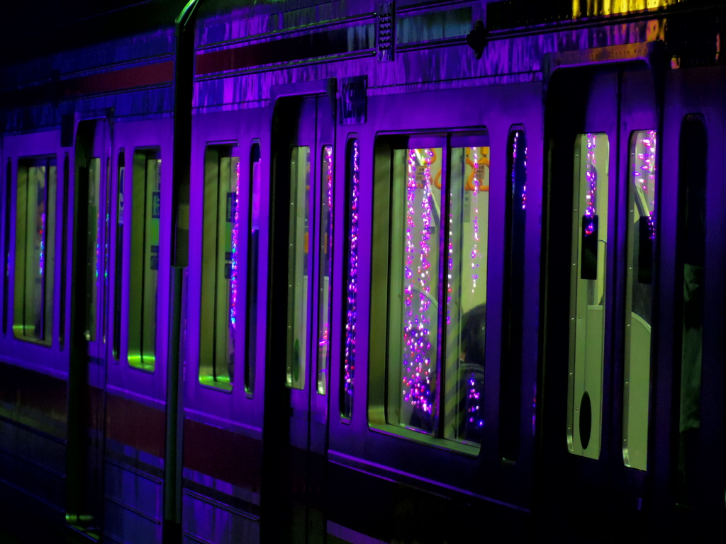 電車とイルミネーション