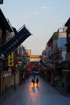 夕暮れを照らす