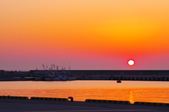 請戸漁港に日が昇る