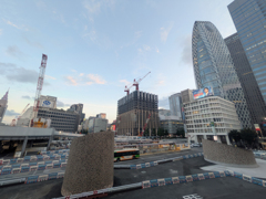 新宿西口 駅の前