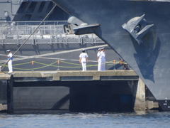 護衛艦とベビーカー