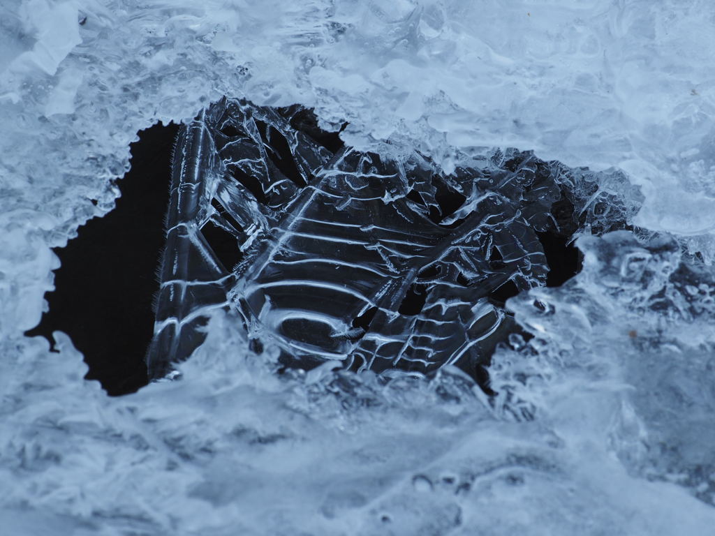 氷の奥