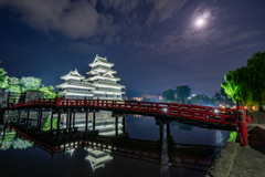 松本城の月夜