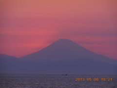 船上より富士山を望む
