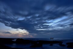 雲多き朝