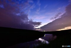 川の夕景