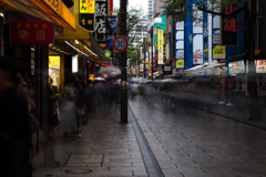 小雨の中華街にて